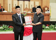 Asisten III Serahkan Ranperda APBD-P ke DPRD Luwu