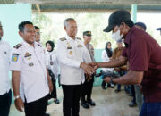 Kembali Salurkan Bantuan Handtraktor, Bupati Luwu Ajak Petani Rajin Berinfaq