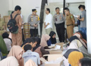 Tinjau Gudang Logistik KPU, Kapolres Luwu Pastikan SOP Sortir dan Lipat Surat Suara Pemilu