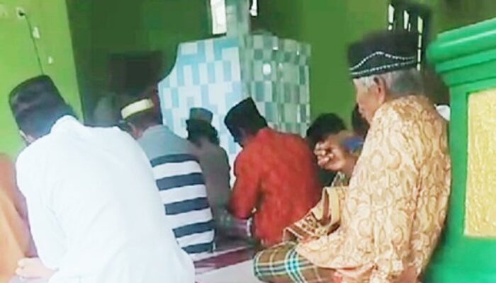 Viral! Oknum Kades Saga Intimidasi Warganya Pada Mimbar Jumat Soal Pileg 2024, Masyarakat Juga Diduga Sering Dapat Ancaman