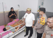 Jenguk Korban Tanah Longsor, Pj Bupati Luwu : Semoga Lekas Pulih Kembali