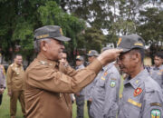 Bantu Pengamanan TPS, Bupati Luwu Lengkapi Satlinmas dengan Atribut dan Seragam