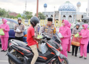 Berkah Ramadhan, Polres Luwu dan Bhayangkari Ngabuburit dan Berbagi Takjil
