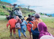 Helikopter Milik TNI-Polri dan BNPB Sulsel Kembali Evakuasi 128 Warga Terisolir Longsor di Latimojong