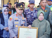 Kunjungi Lokasi Bencana Banjir dan Longsor di Luwu, Mensos Risma : Terima Kasih kepada Kapolres Atas Peran Aktifnya