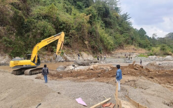 Timbun Jejak PETI di Sungai Suso, Warga Salumbu Turun Tangan Reklamasi