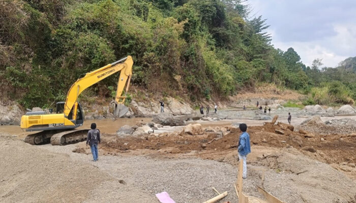 Timbun Jejak PETI di Sungai Suso, Warga Salumbu Turun Tangan Reklamasi