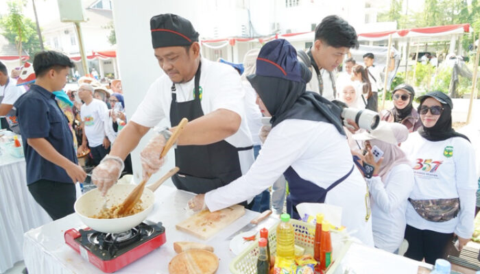 Bupati Turun Dapur! Patahudding dan Istri Adu Racikan Nasi Goreng dengan Kada se-Sulsel